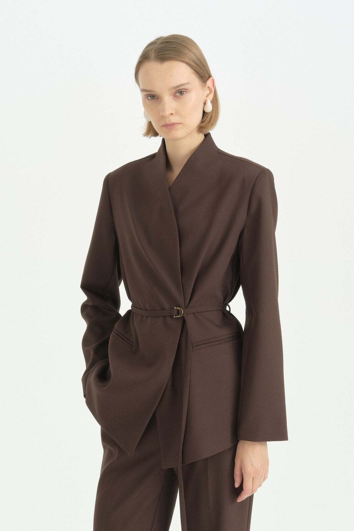 Yarım Dik Yaka Kuşaklı Blazer - Kahve