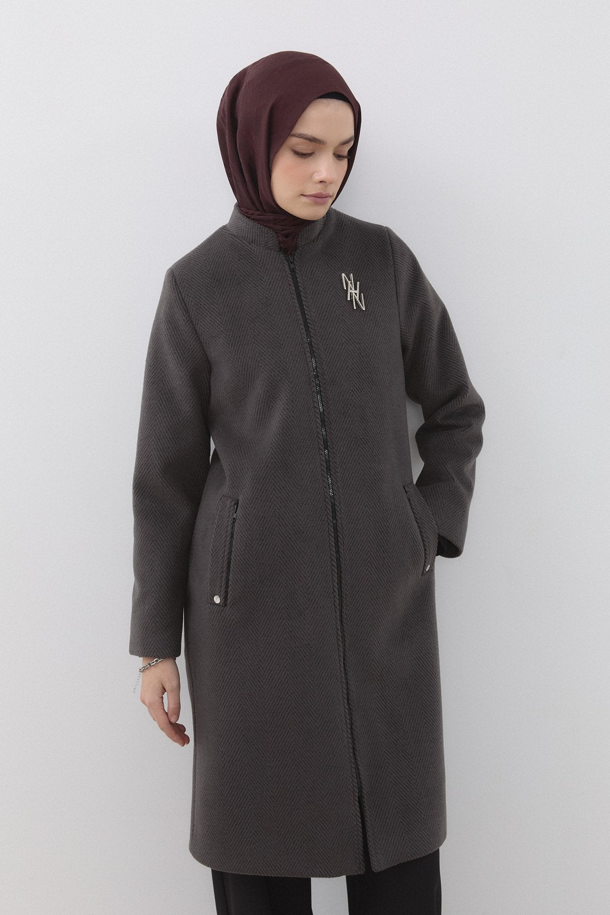 Aksesuar Detaylı Balıksırtı Kaban - Siyah