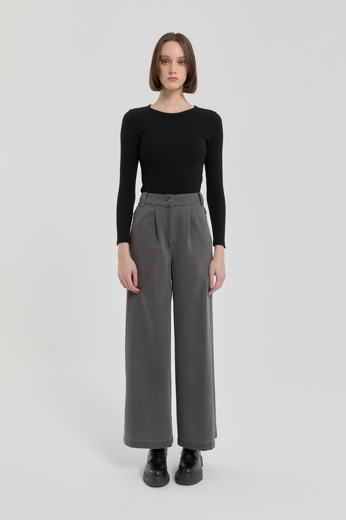 apolet-detayli-denim-pantolon-fume-257993.jpg