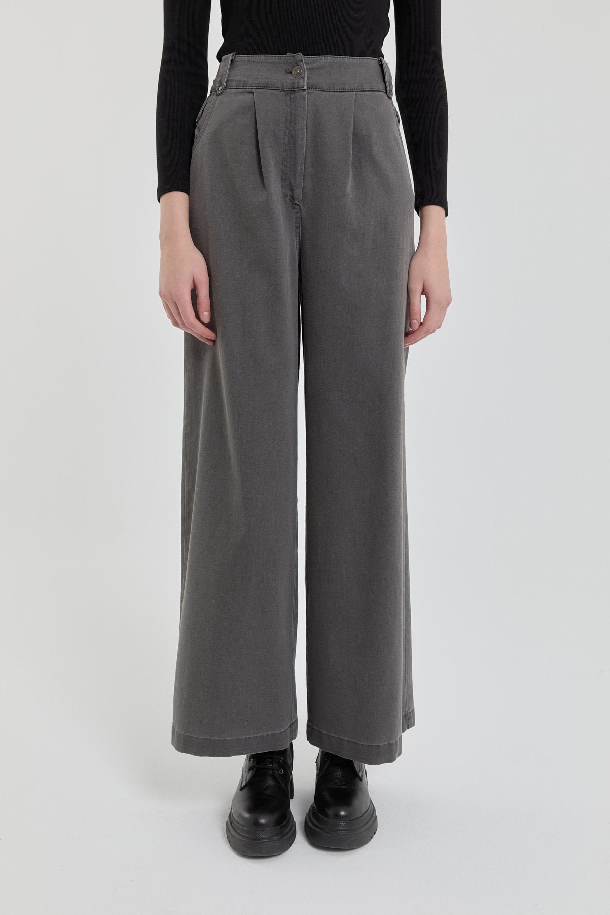 apolet-detayli-denim-pantolon-fume-257994.jpg