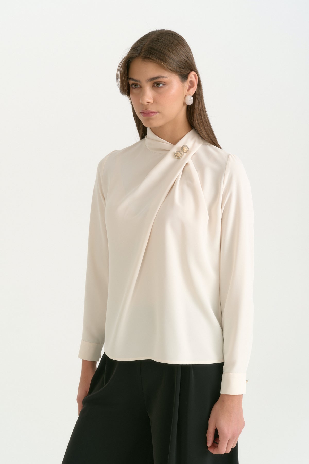 asimetrik-detayli-broslu-bluz-tas-266755.jpg