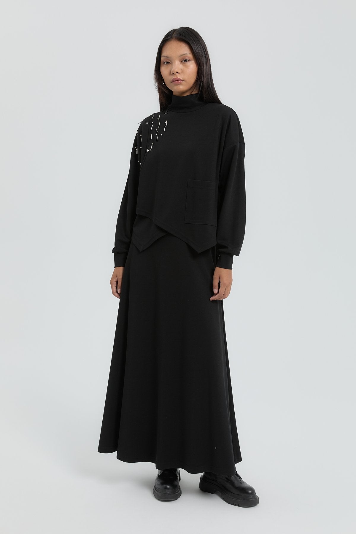 asimetrik-detayli-etek-bluz-takim-siyah-254432.jpg
