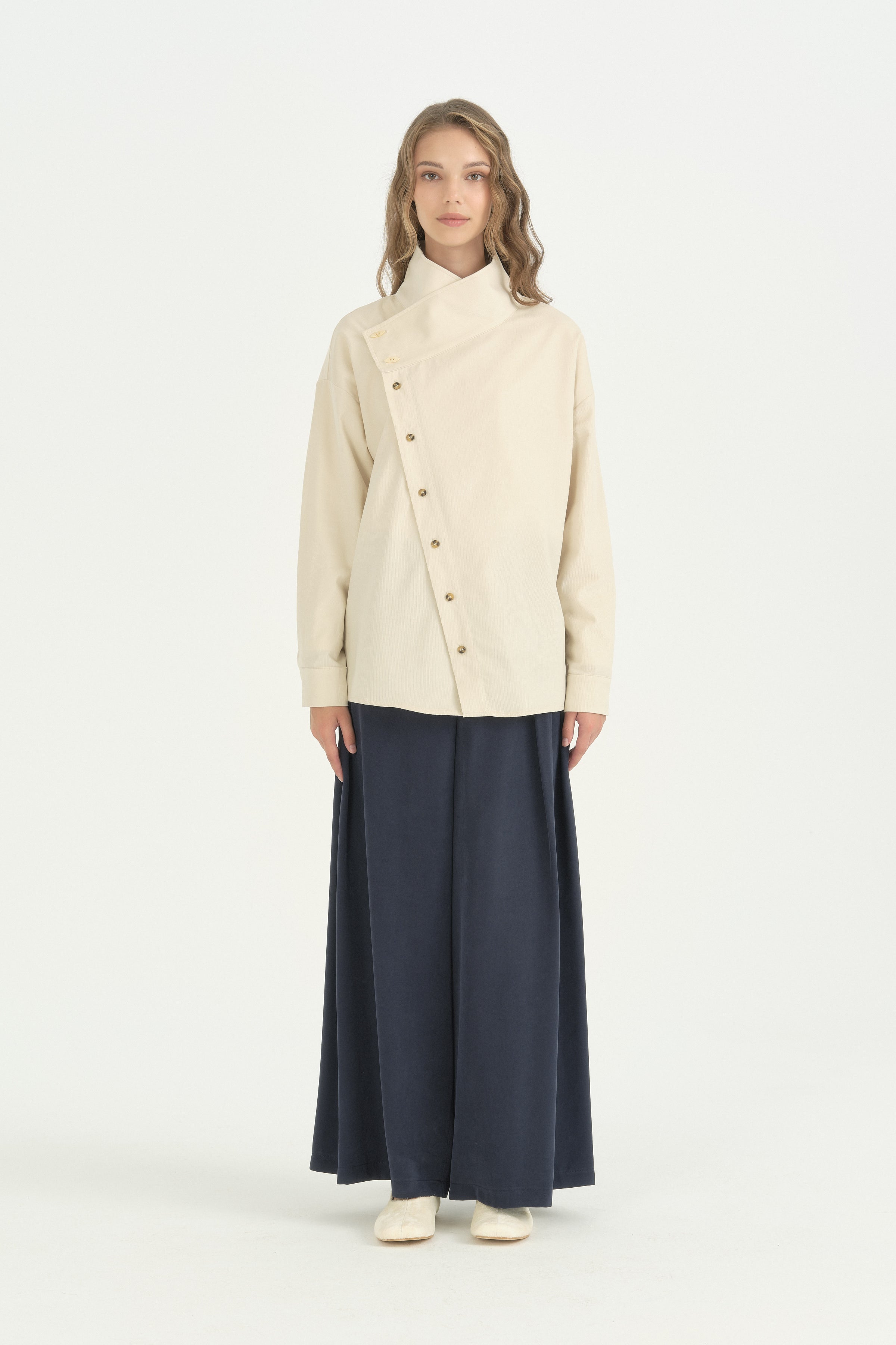 Asimetrik Kapama Huni Yaka Tunik - Ekru