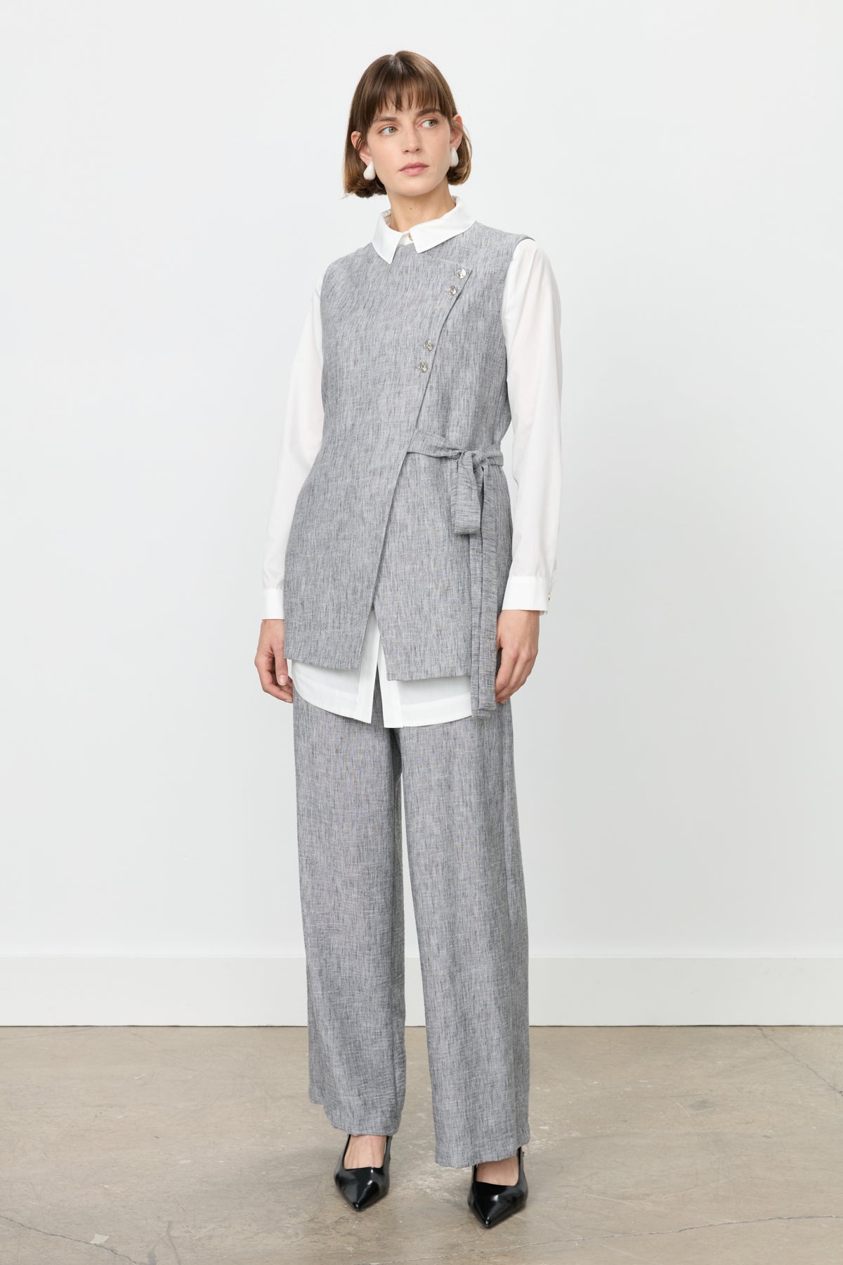 Asymmetrical Closure Vest and Trousers Set in Linen Look - Black