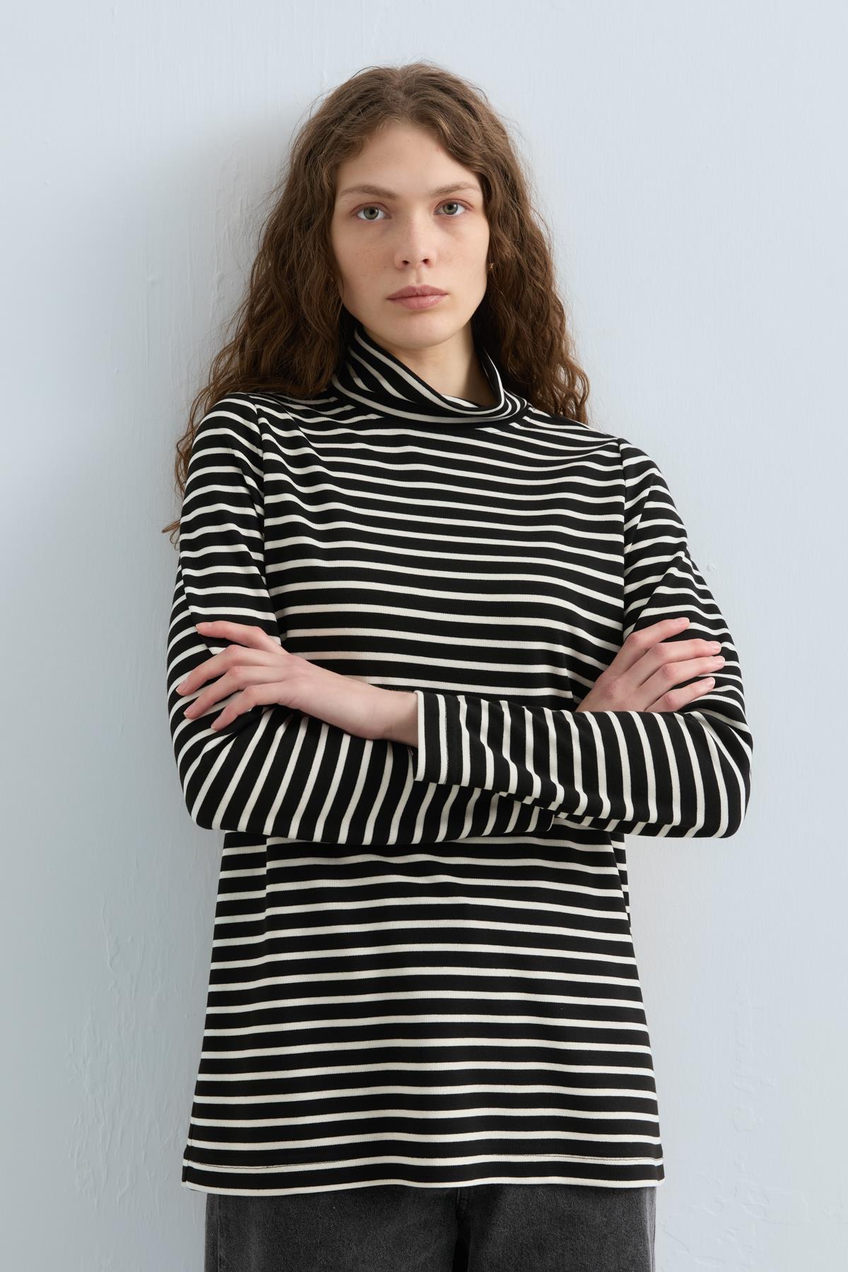Balıkçı Yaka Çizgili Basic Sweat - Siyah