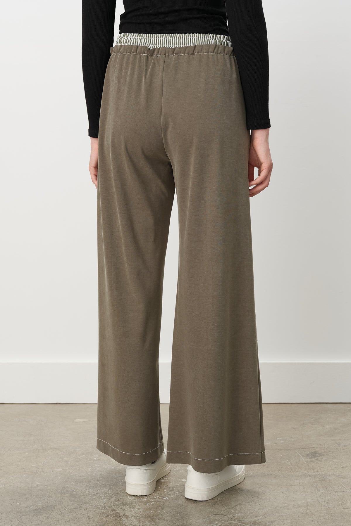 Wide-Leg Knitted Trousers with Waist Detail - Khaki
