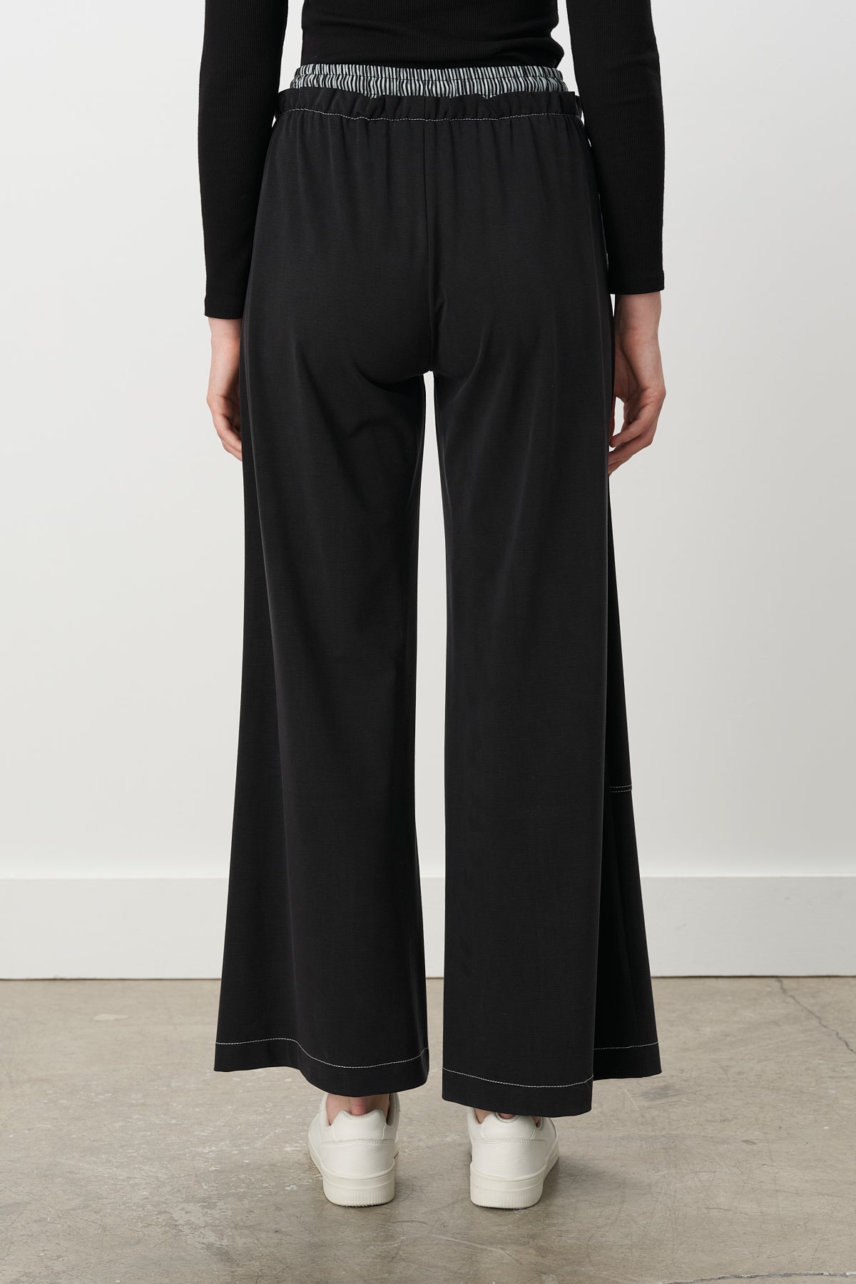Wide-Leg Knitted Trousers with Waist Detail - Black