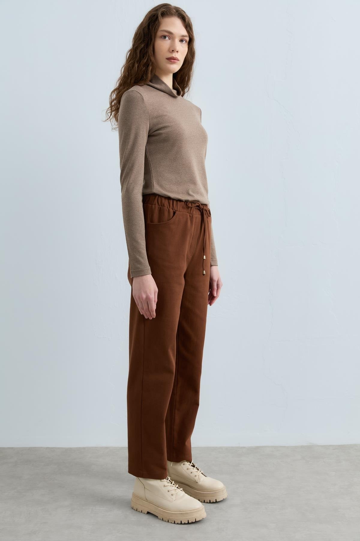 Beli Bağcıklı Gabardin Havuç Pantolon - Kahve