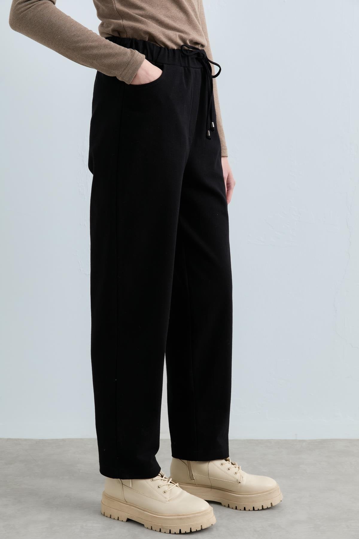 Beli Bağcıklı Gabardin Havuç Pantolon - Siyah
