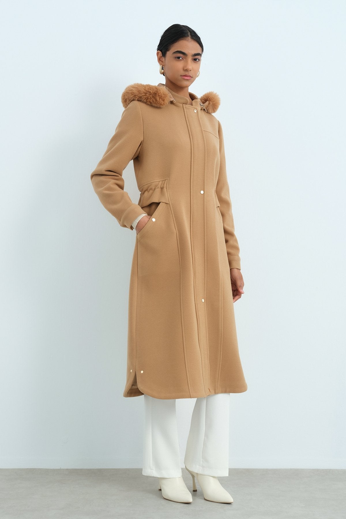Beli Büzgülü Yanları Oval Kaban - Camel