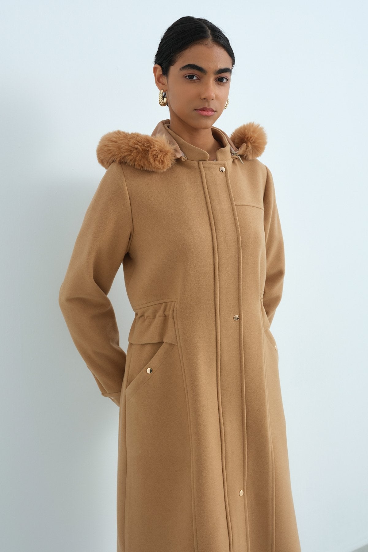 Beli Büzgülü Yanları Oval Kaban - Camel