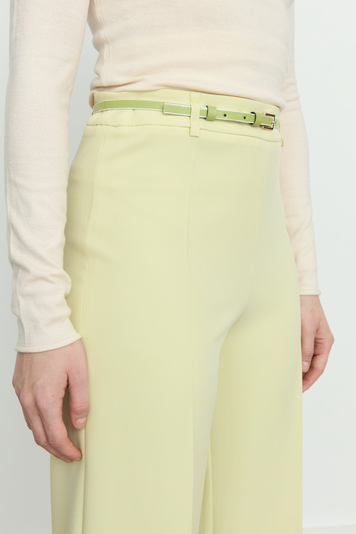 Beli İnce Kemerli Düz Paça Pantolon - Fıstık Yeşili