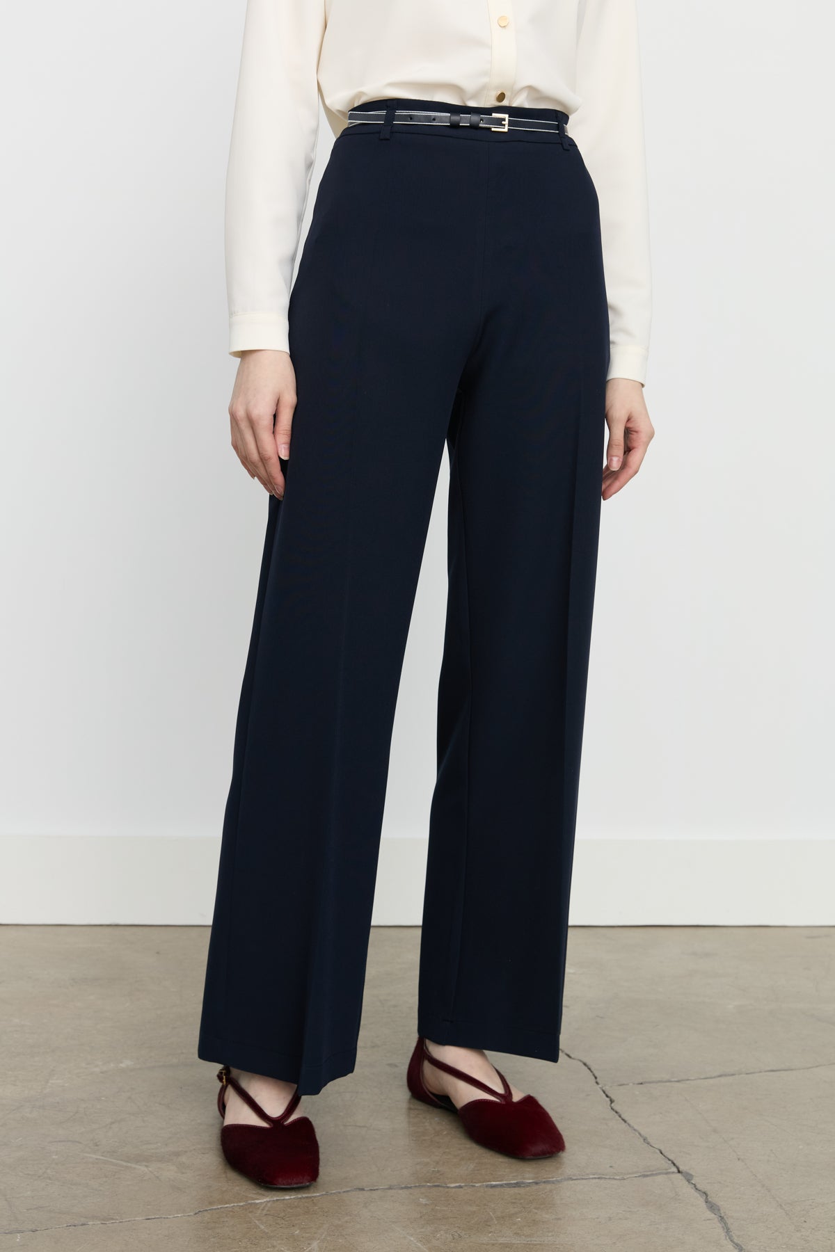 Straight-Leg Trousers with a Thin Belt - Navy Blue