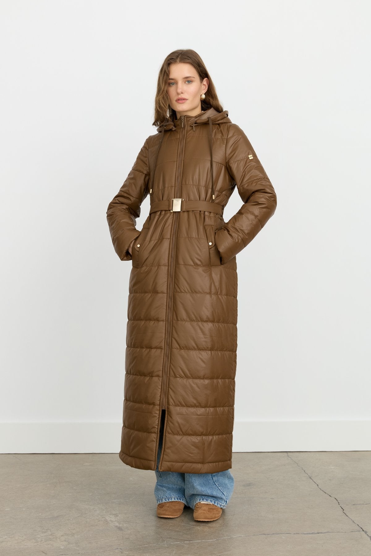 beli-lastik-kemerli-kapitone-manto-camel-243721.jpg