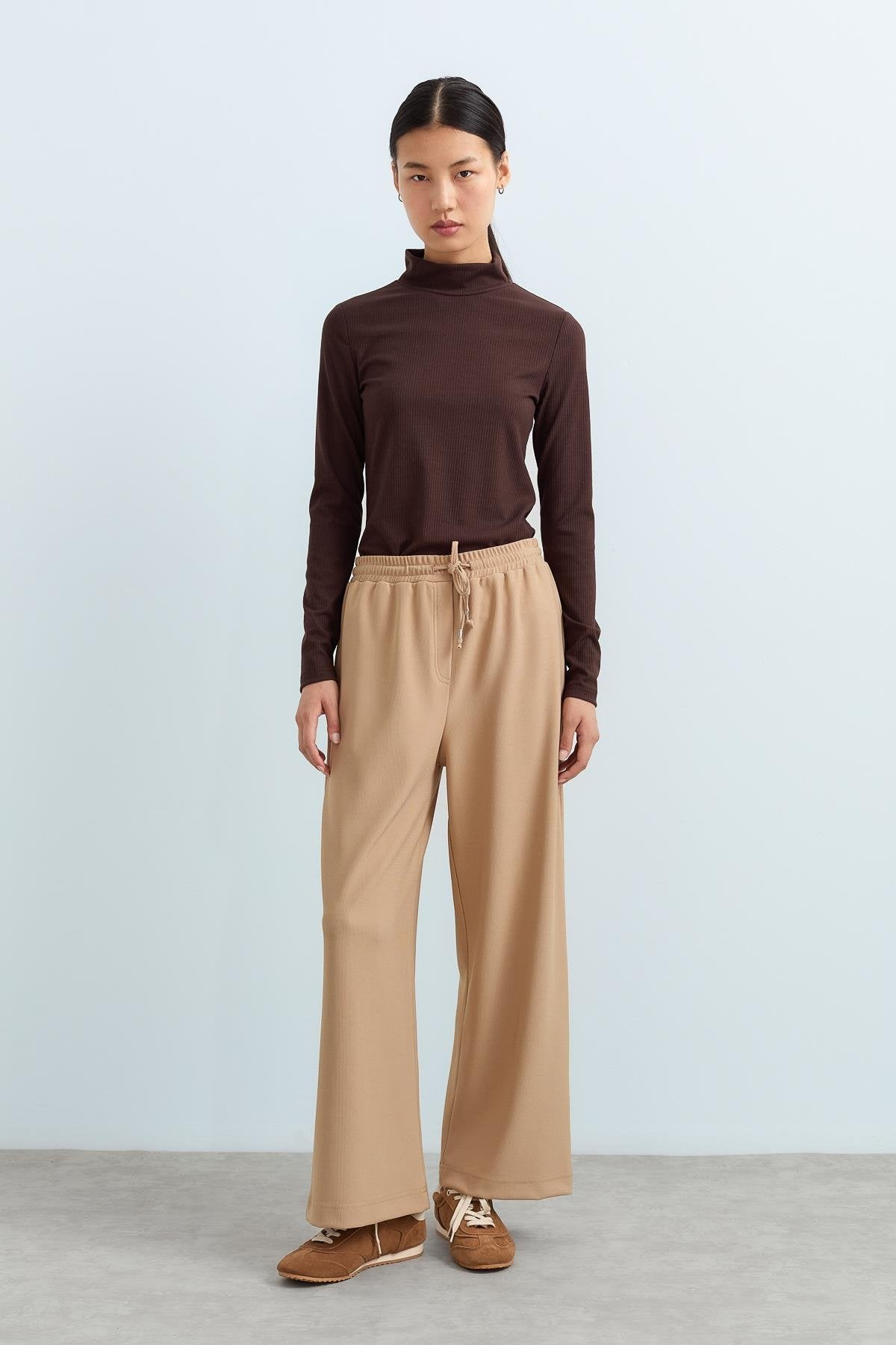 Beli Lastikli Bol Paça Örme Pantolon - Camel