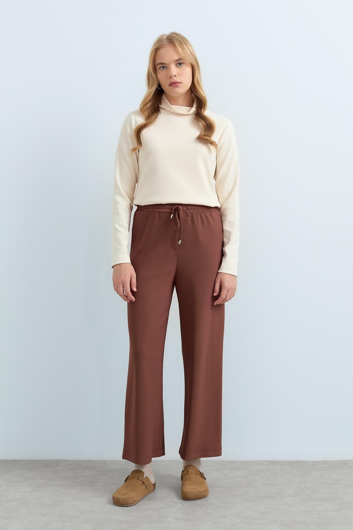 Beli Lastikli Bol Paça Örme Pantolon - Kahve
