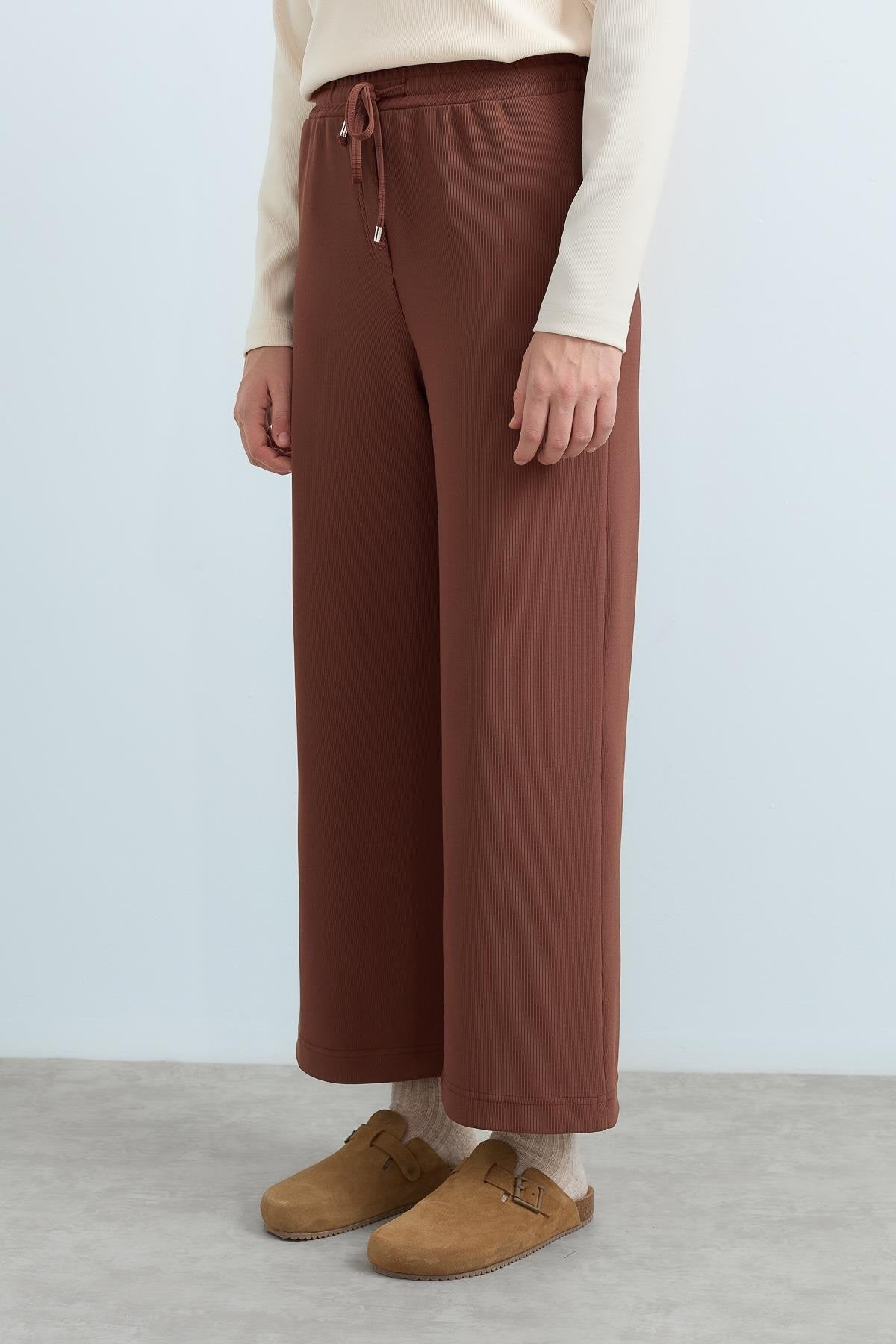 Beli Lastikli Bol Paça Örme Pantolon - Kahve