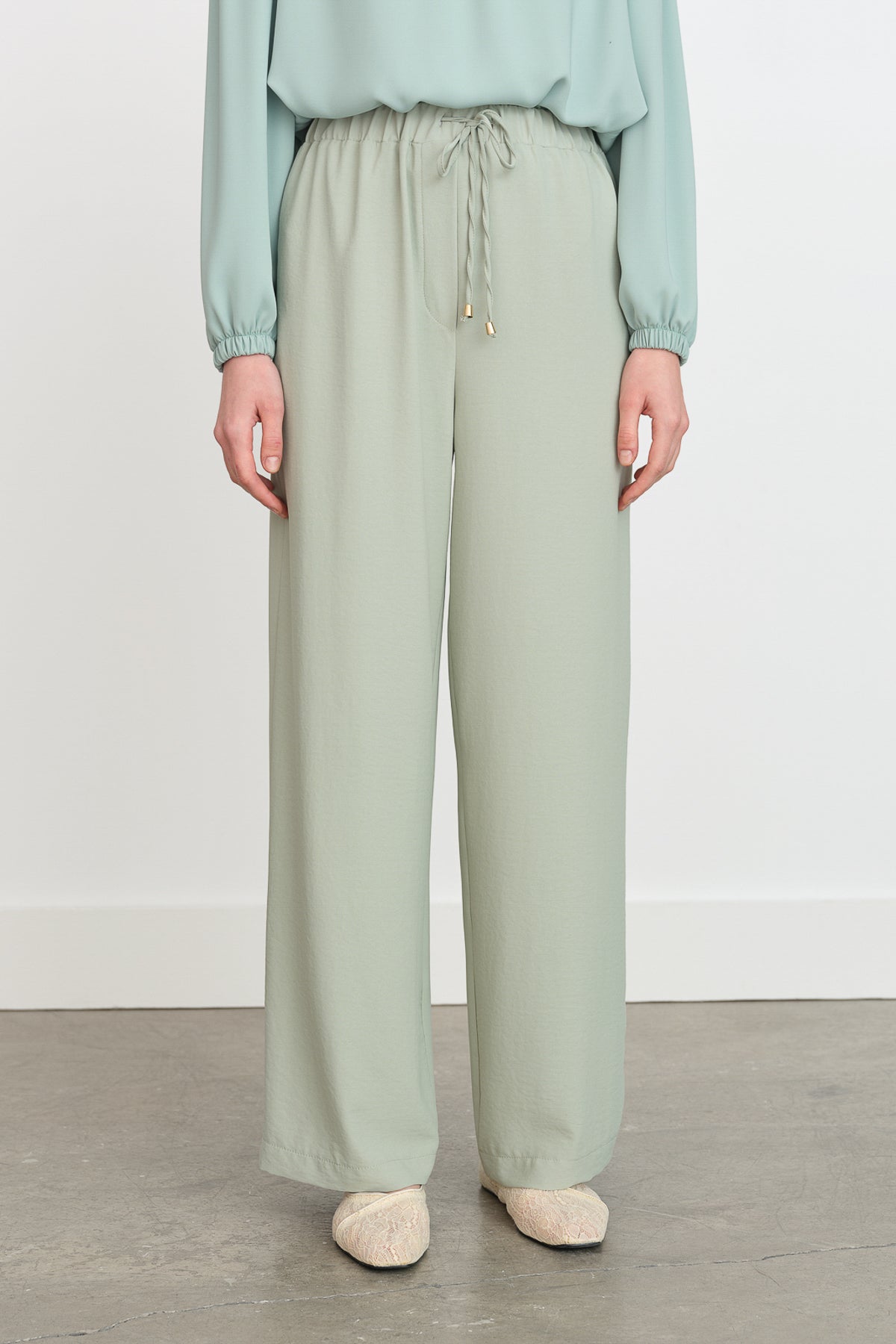 beli-lastikli-bol-paca-pantolon-mint-247518.jpg