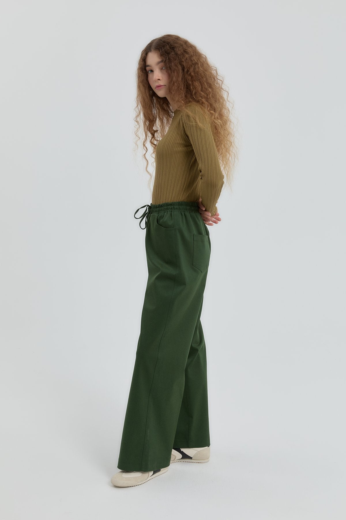 beli-lastikli-bol-paca-pantolon-yesil-255942.jpg