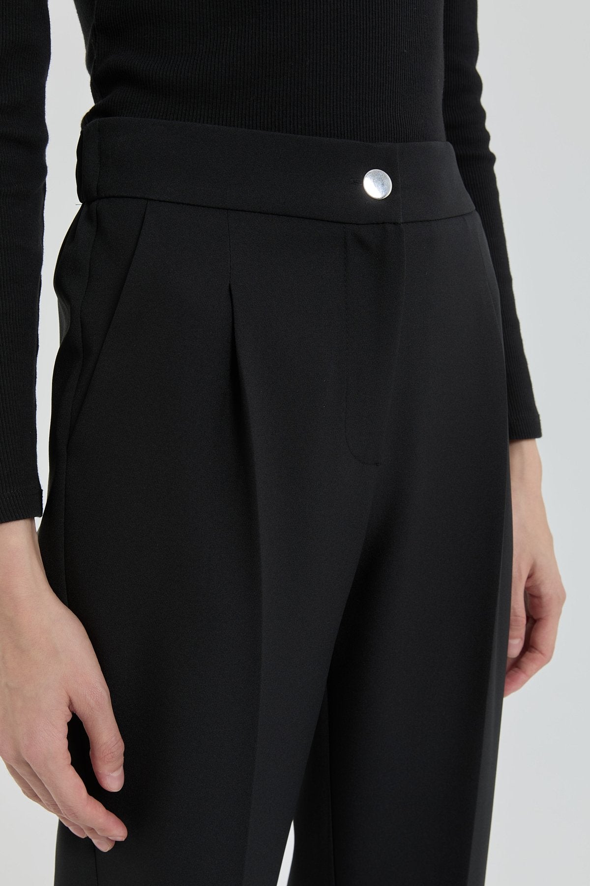 Elastic Waist Carrot Pants - Black