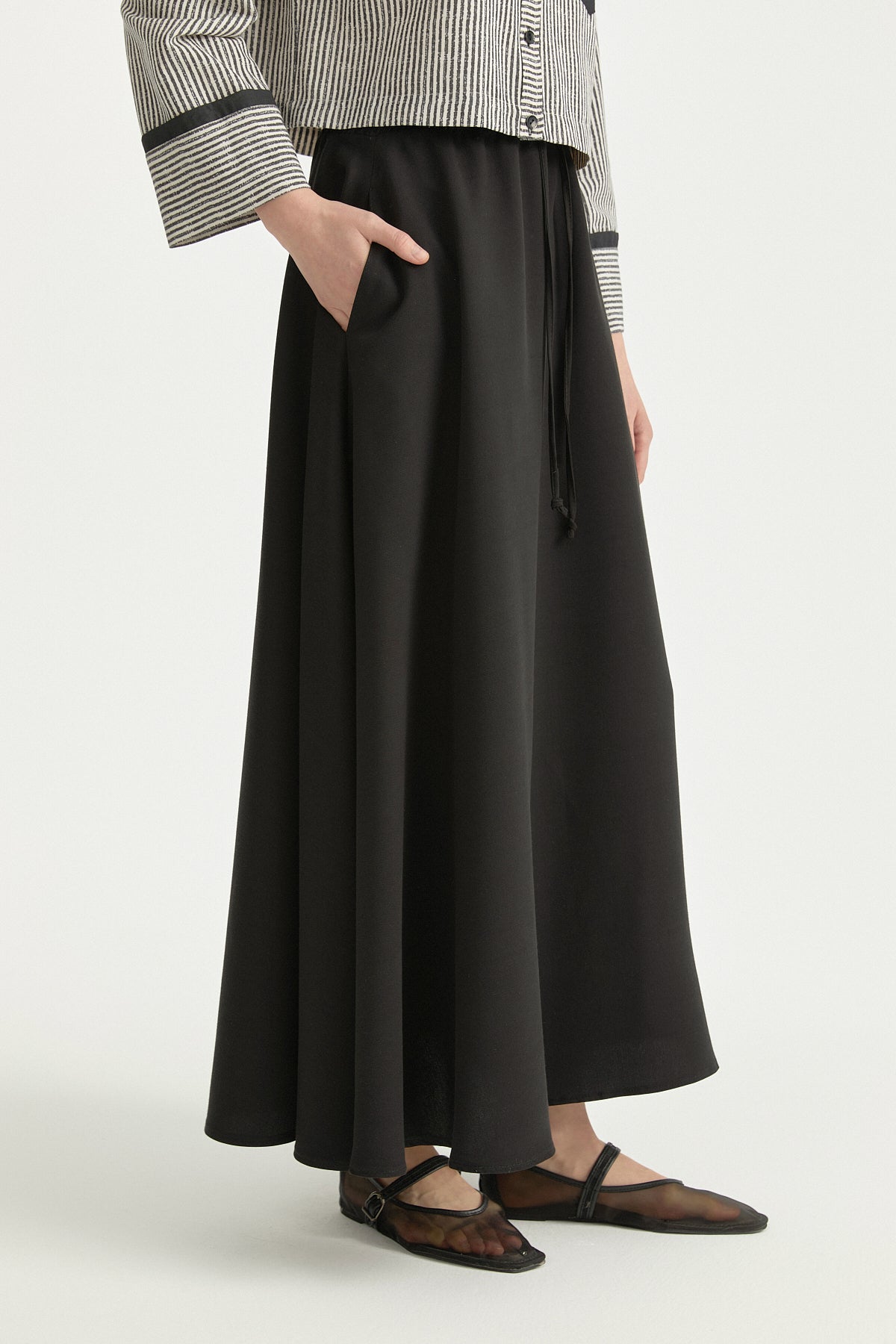 Elasticated Waist Lyocell Basic Skirt - Black