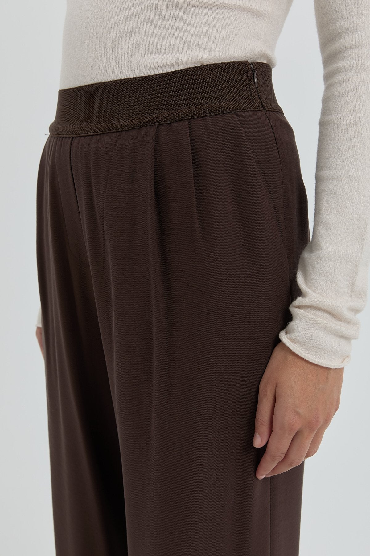 Beli Lastikli Modal Pileli Pantolon - Kahve