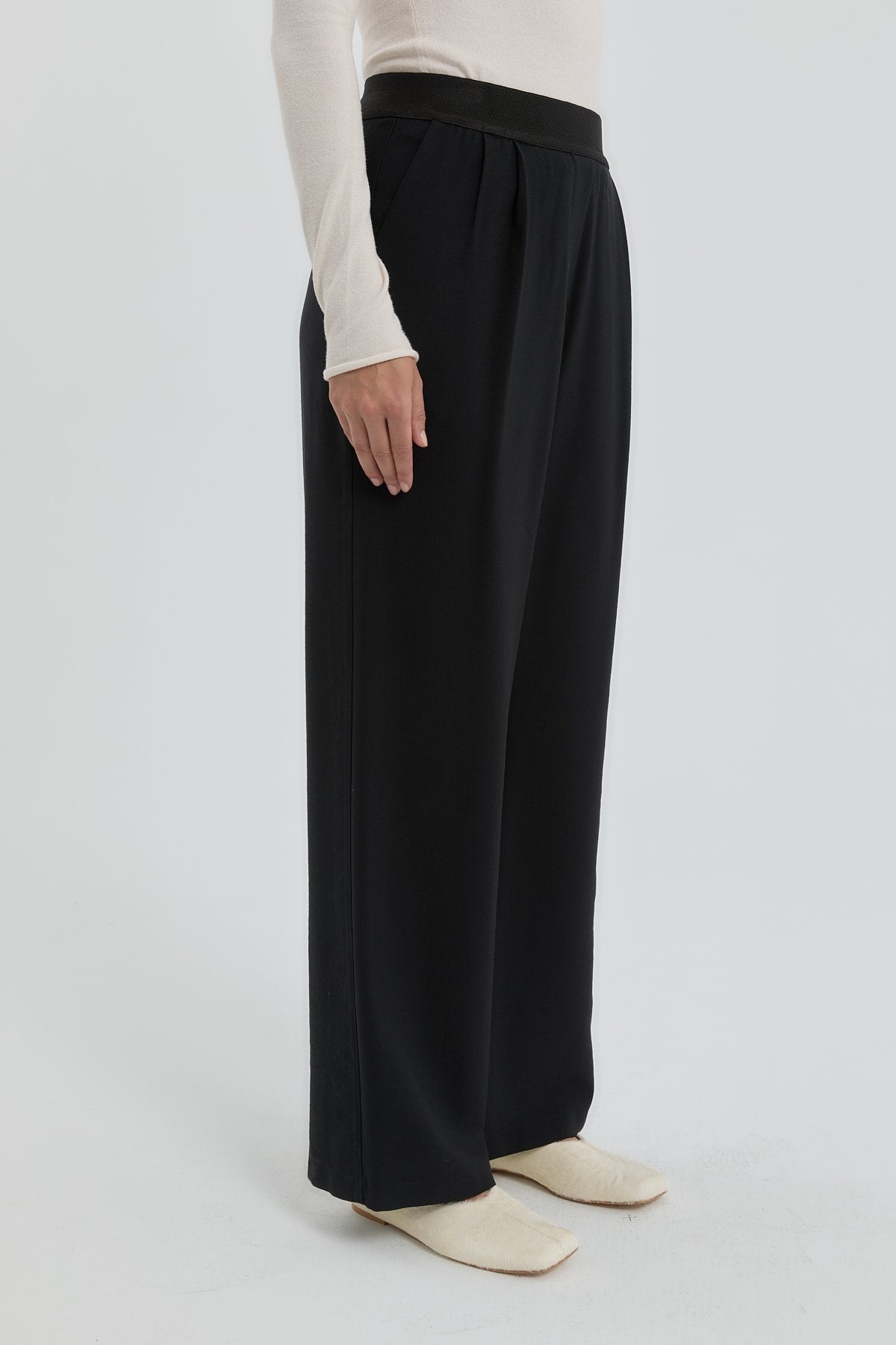 beli-lastikli-modal-pileli-pantolon-siyah-256478.jpg