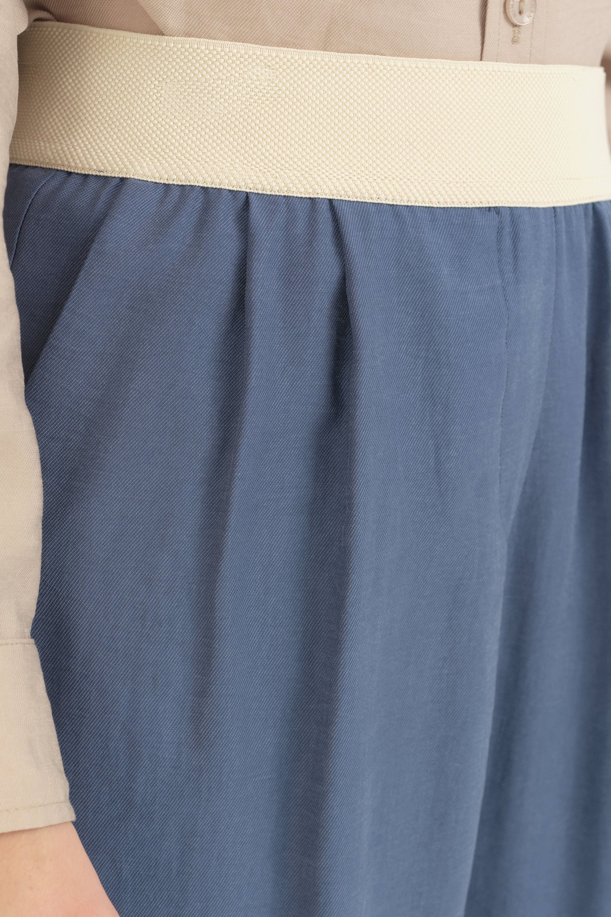 Beli Lastikli Pileli Boru Paça Lyocell Pantolon - İndigo
