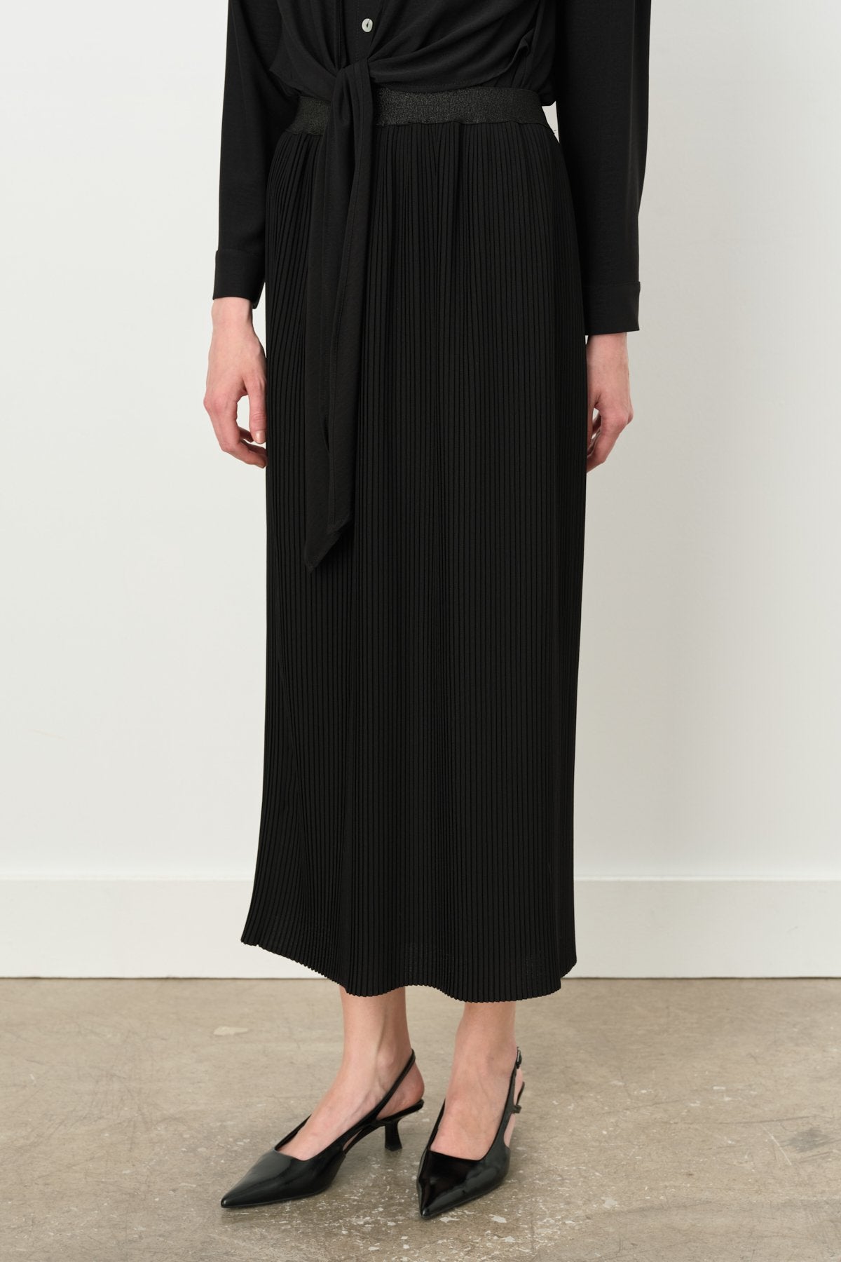 Elastic Waist Pleated Skirt - Black