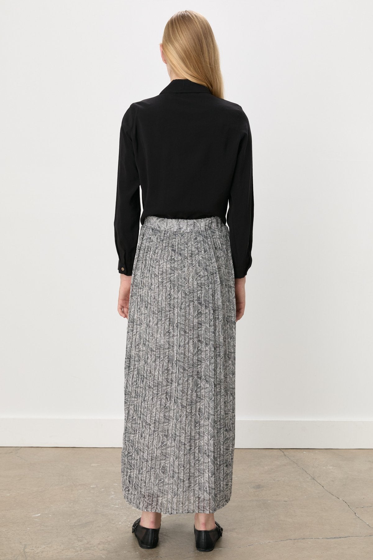Elastic Waist Pleated Skirt - Black