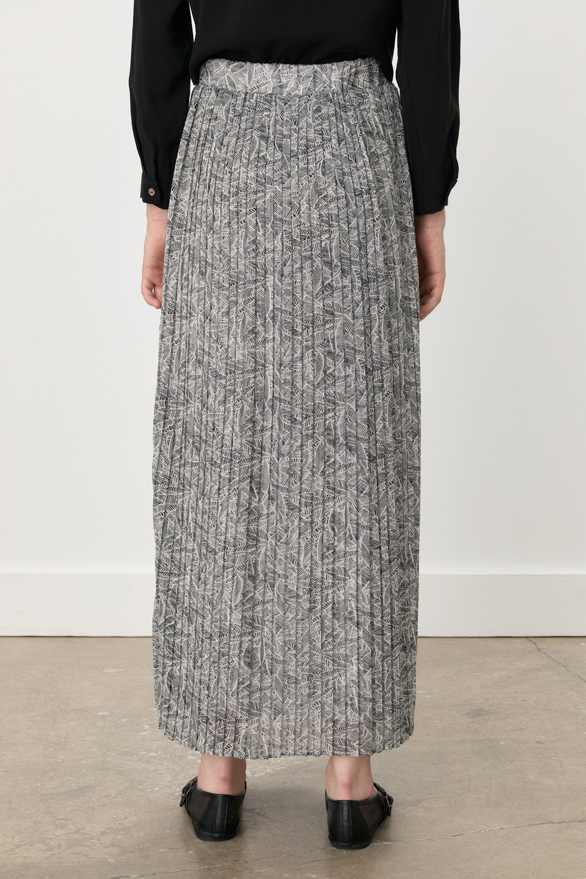 Elastic Waist Pleated Skirt - Black