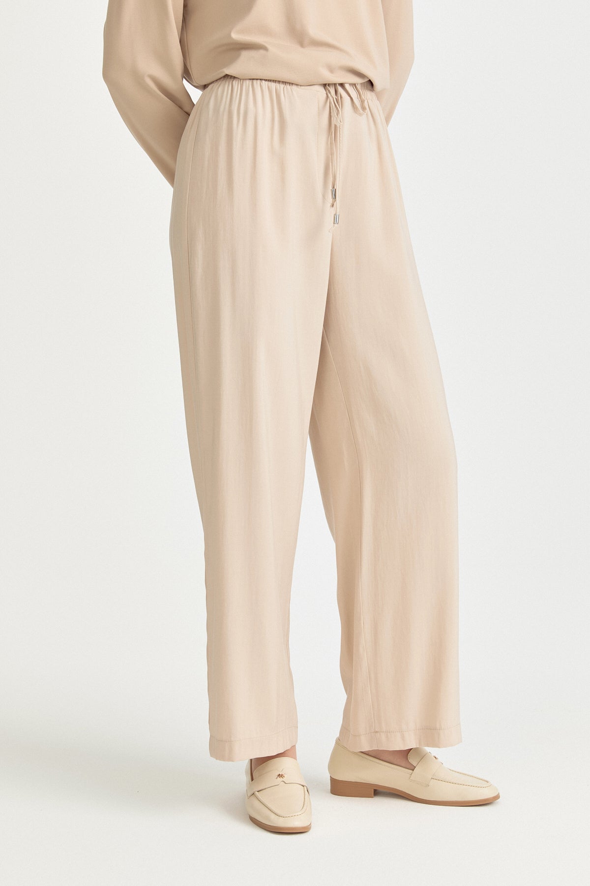beli-lastikli-rahat-kalip-modal-pantolon-krem-263399.jpg