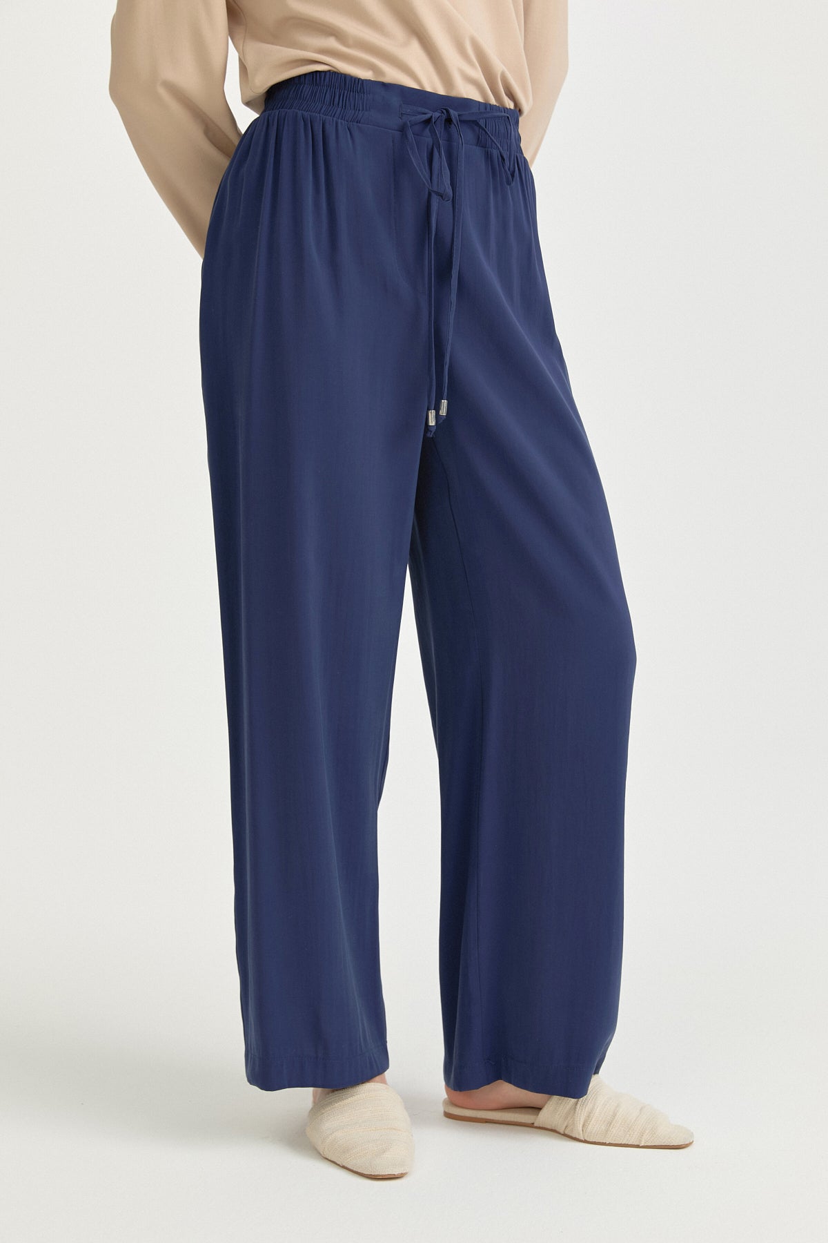 beli-lastikli-rahat-kalip-modal-pantolon-lacivert-263379.jpg