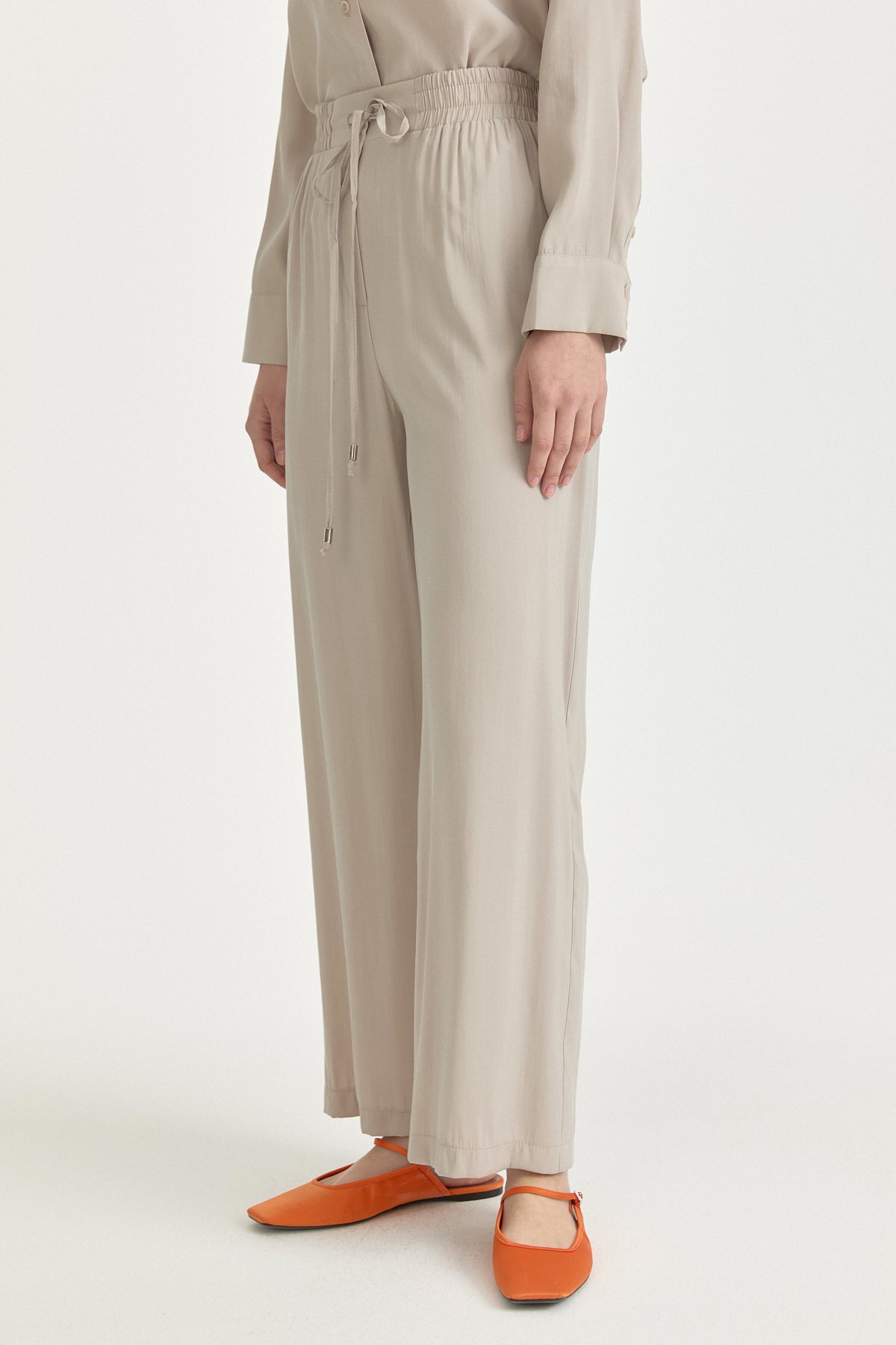 beli-lastikli-rahat-kalip-modal-pantolon-tas-263391.jpg