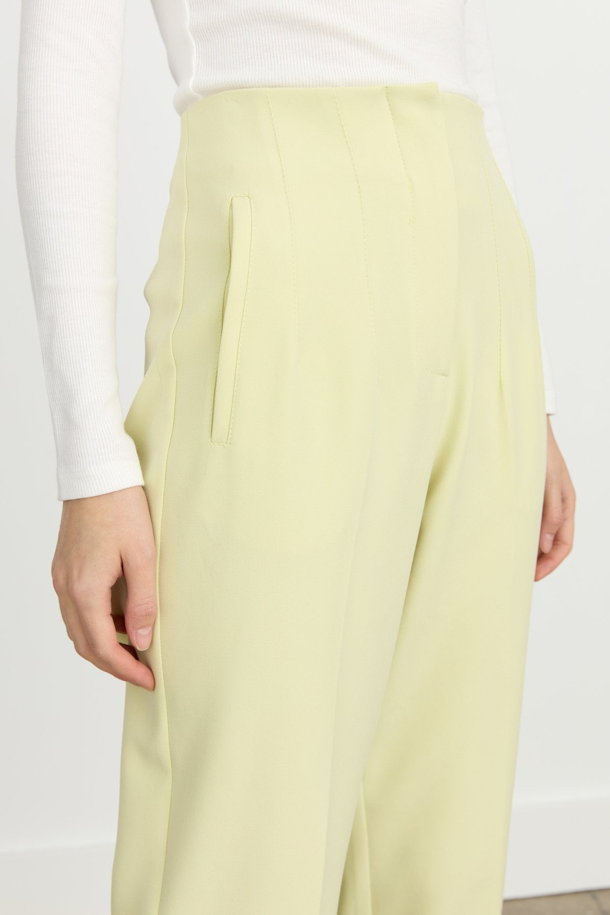 Carrot Pants with Dart Waist and Ironed Grip - Pistachio Green