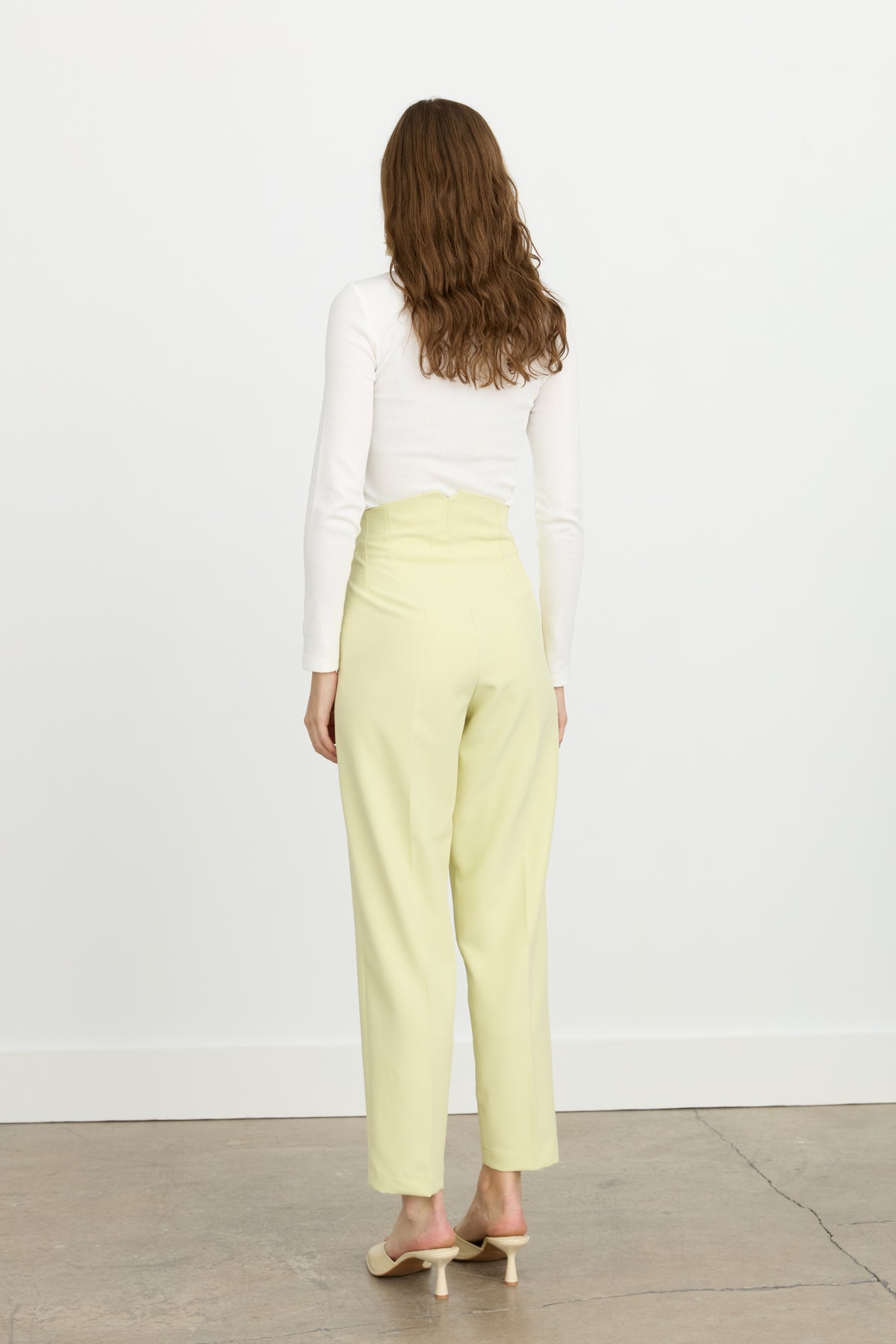 Carrot Pants with Dart Waist and Ironed Grip - Pistachio Green