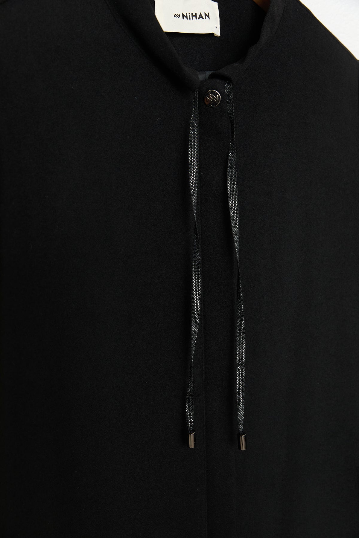 buyuk-beden-bagcik-detayli-manto-siyah-267078.jpg