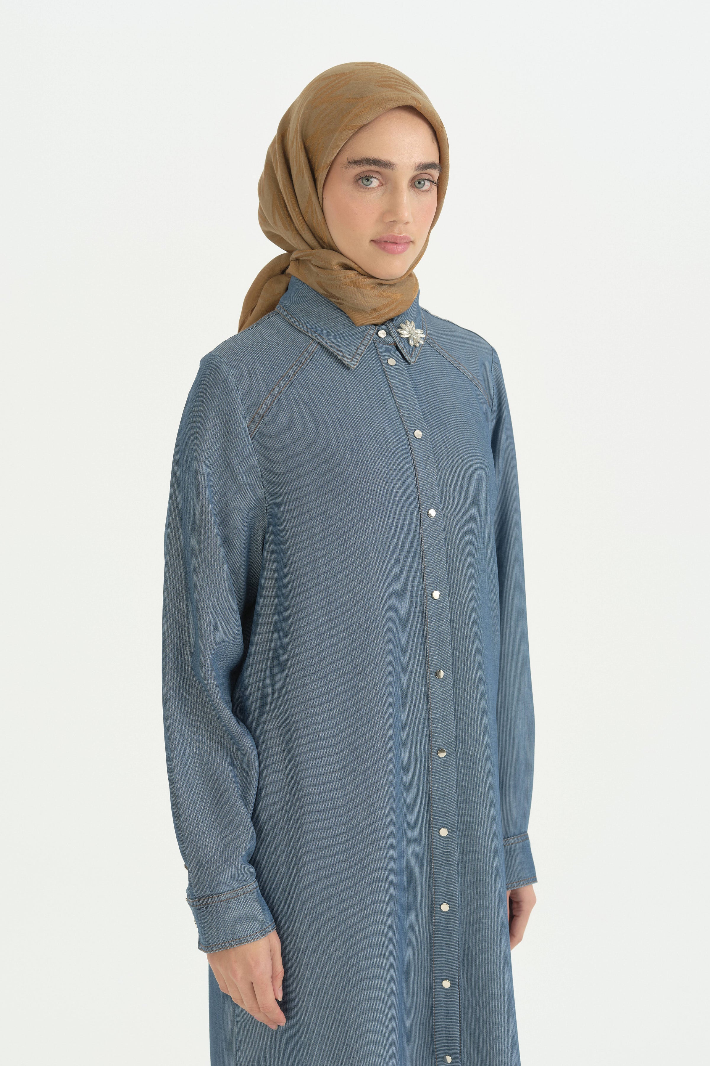Büyük Beden Broş Detaylı Tencel Tunik - İndigo