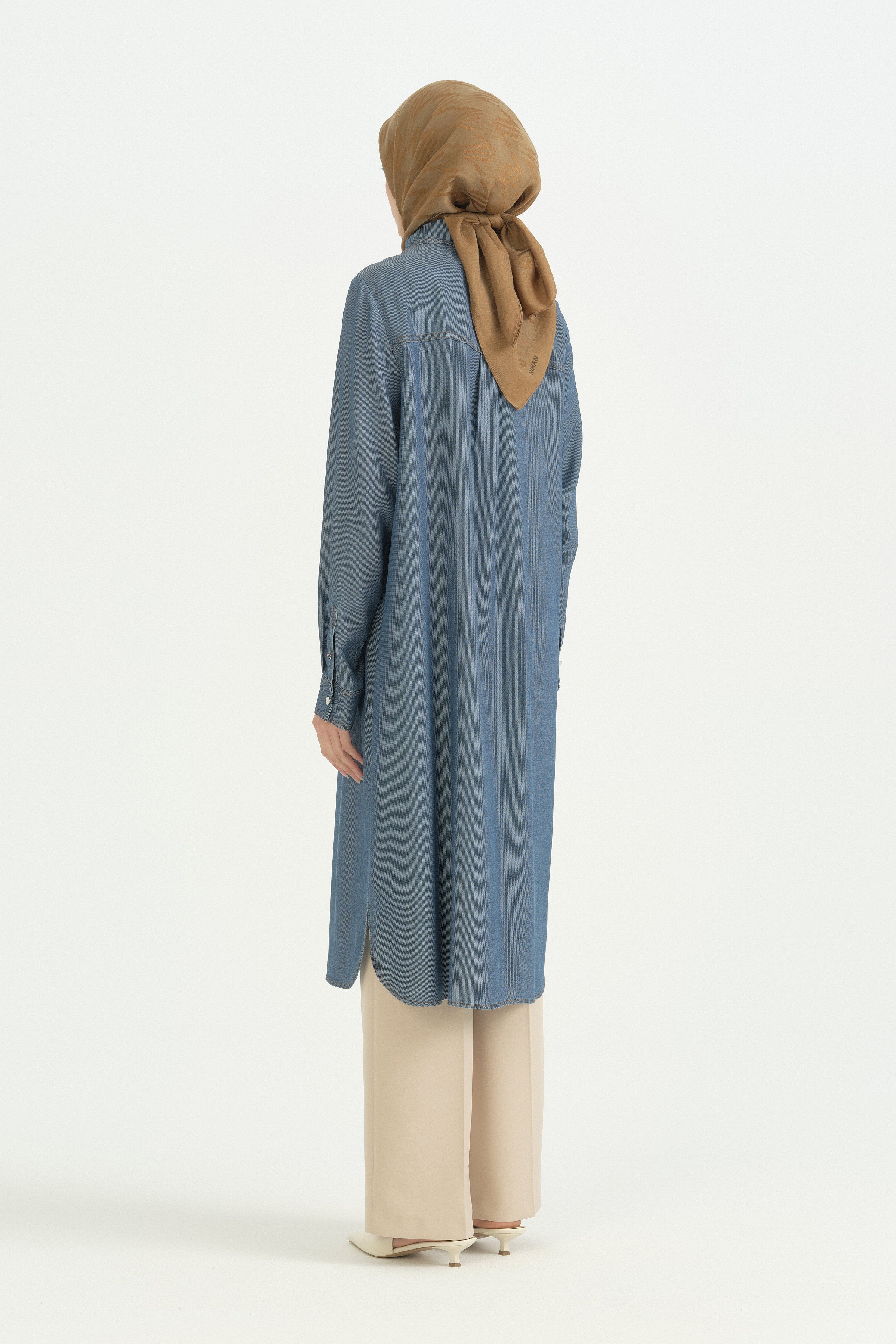Büyük Beden Broş Detaylı Tencel Tunik - İndigo