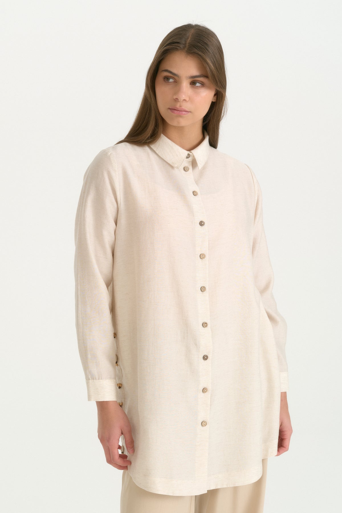 buyuk-beden-deniz-kabugu-detayli-lyocell-tunik-bej-266175.jpg