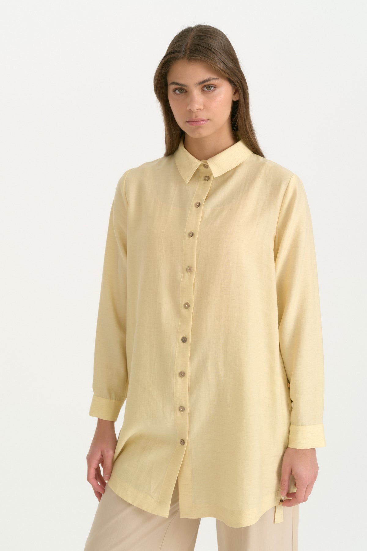 buyuk-beden-deniz-kabugu-detayli-lyocell-tunik-sari-266187.jpg
