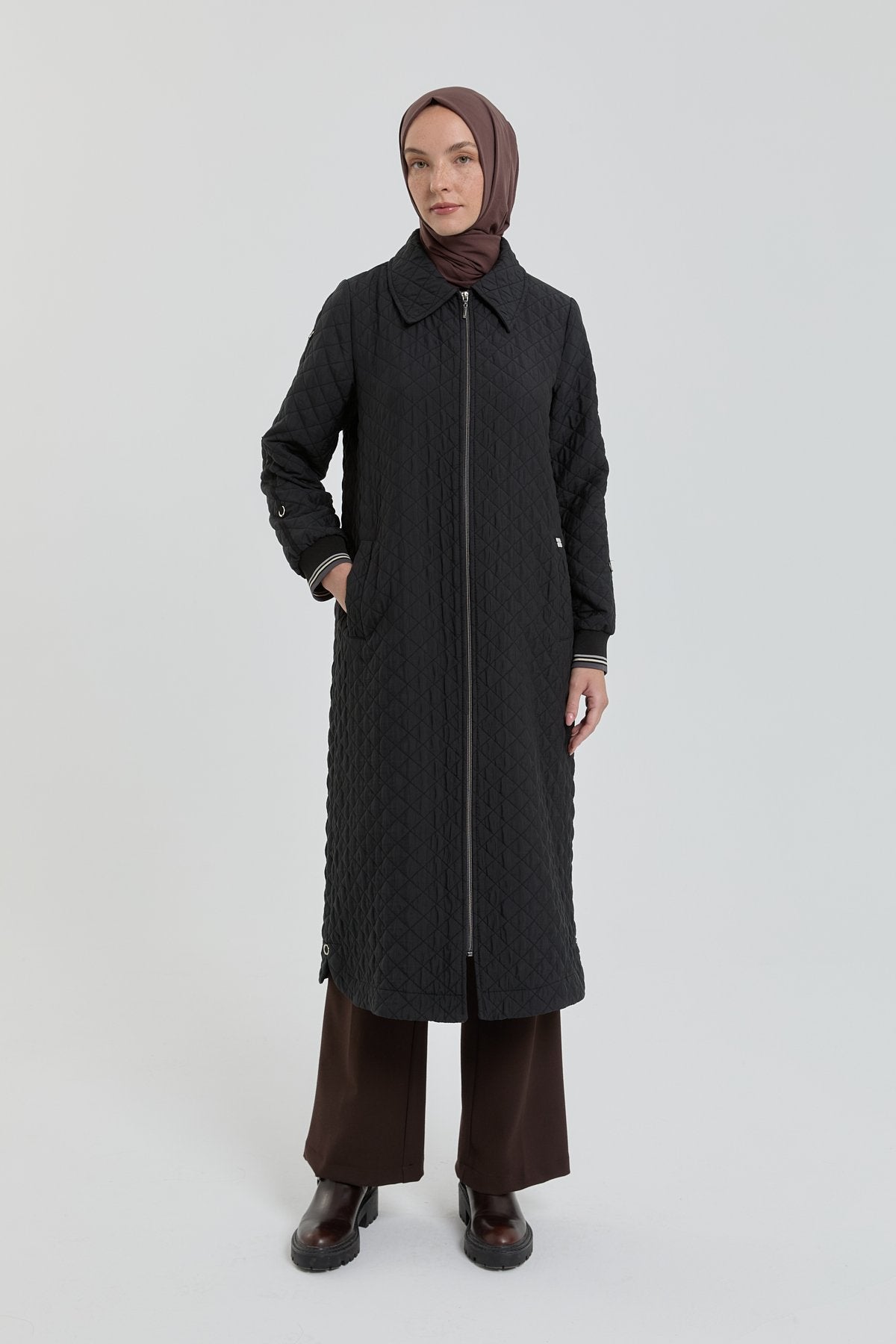 buyuk-beden-ince-kapitone-kap-siyah-257290.jpg