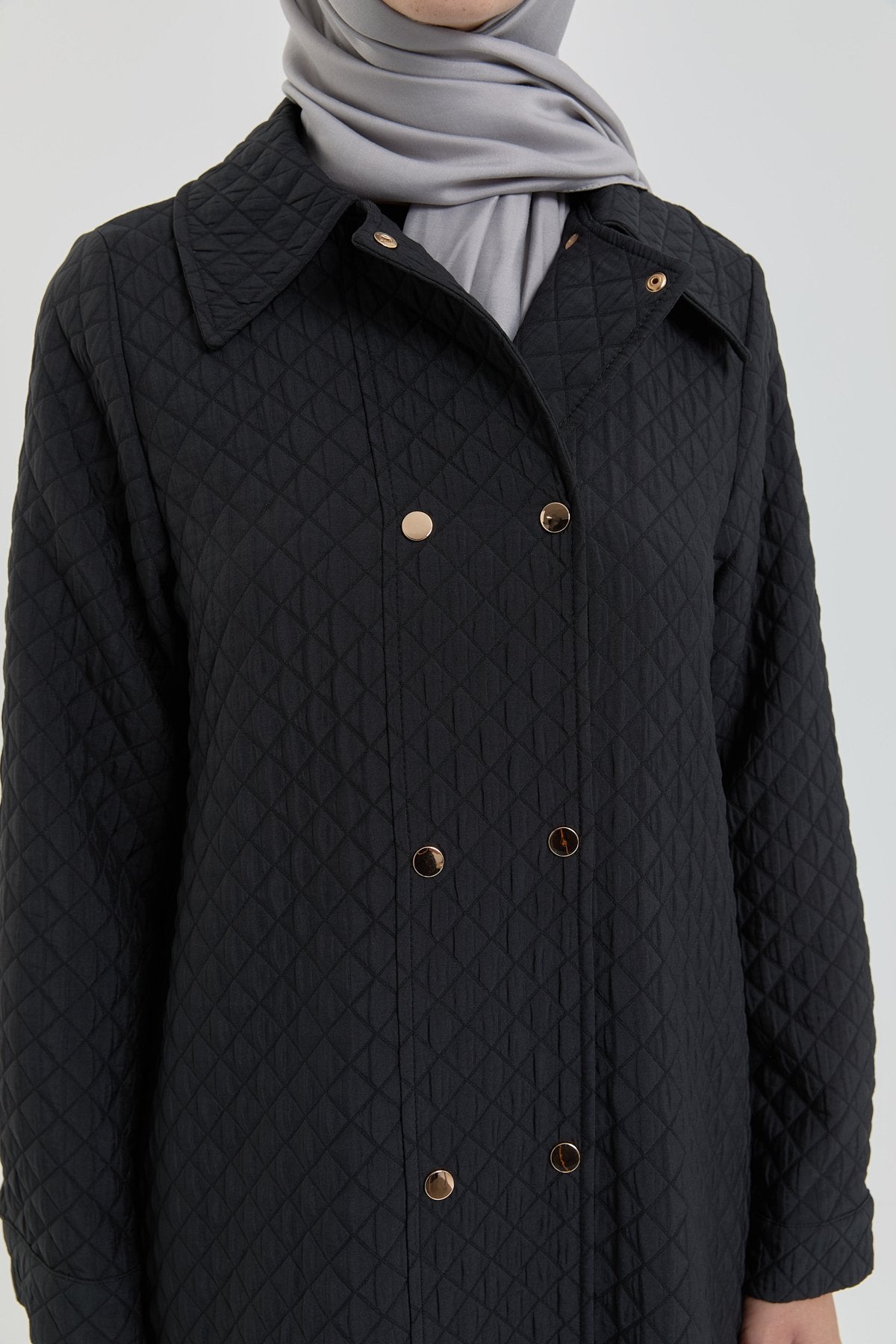 buyuk-beden-ince-kapitone-kruvaze-pardesu-siyah-256980.jpg