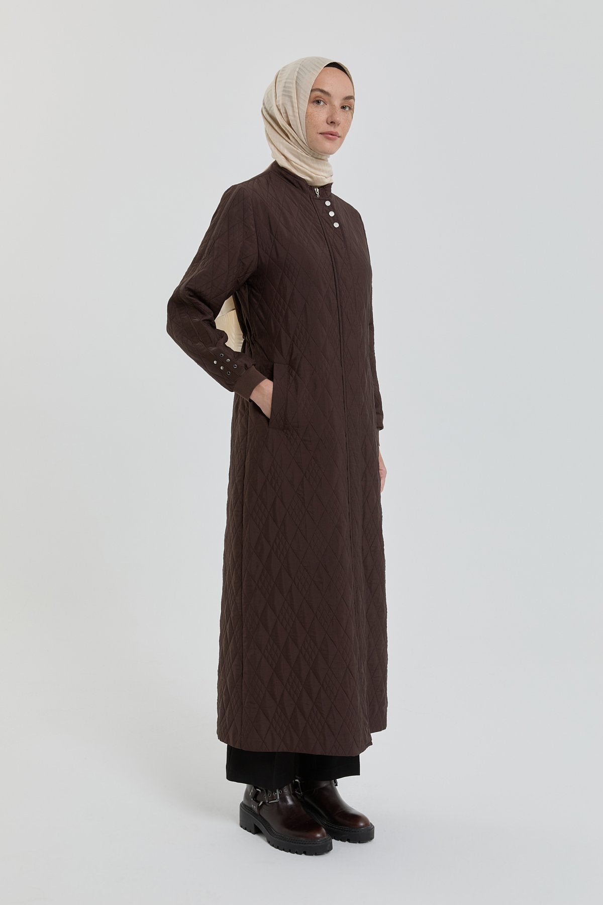buyuk-beden-ince-kapitone-pardesu-kahve-257088.jpg
