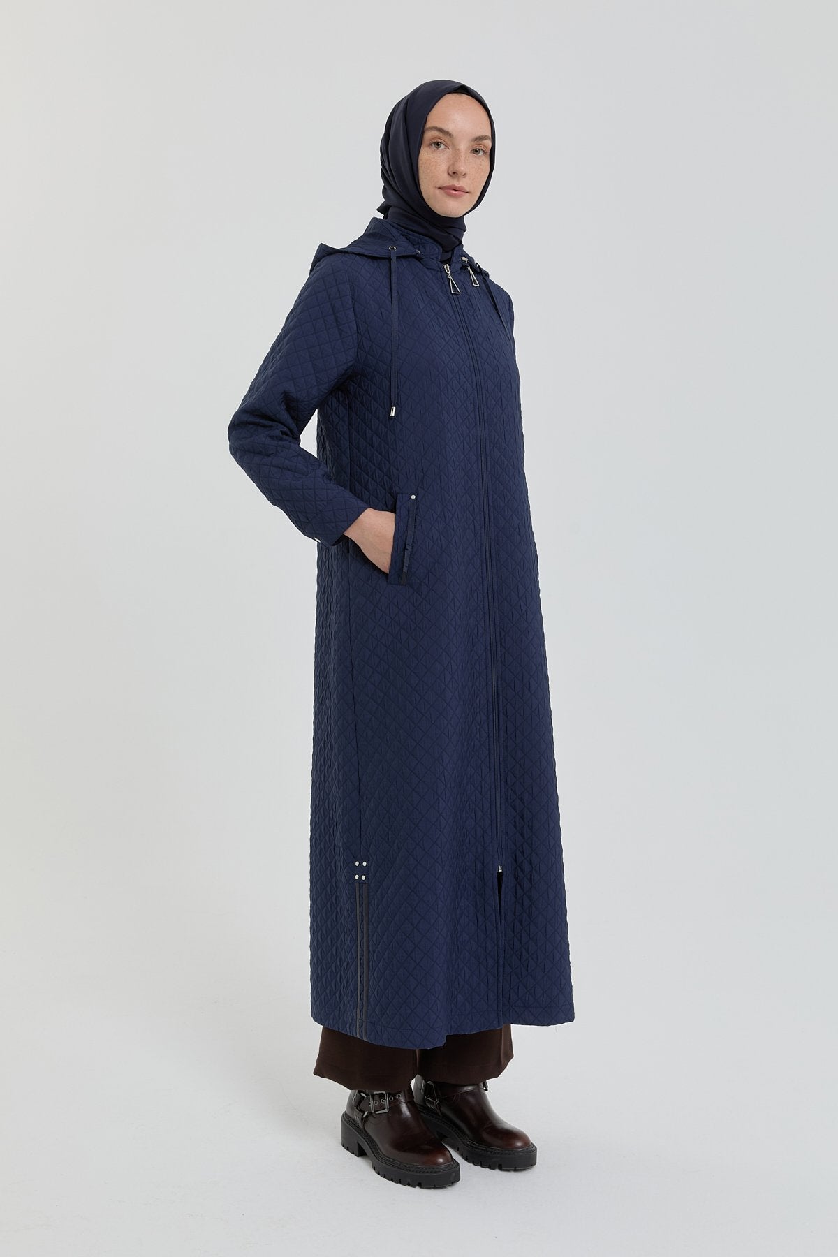 buyuk-beden-ince-kapitone-pardesu-lacivert-257051.jpg
