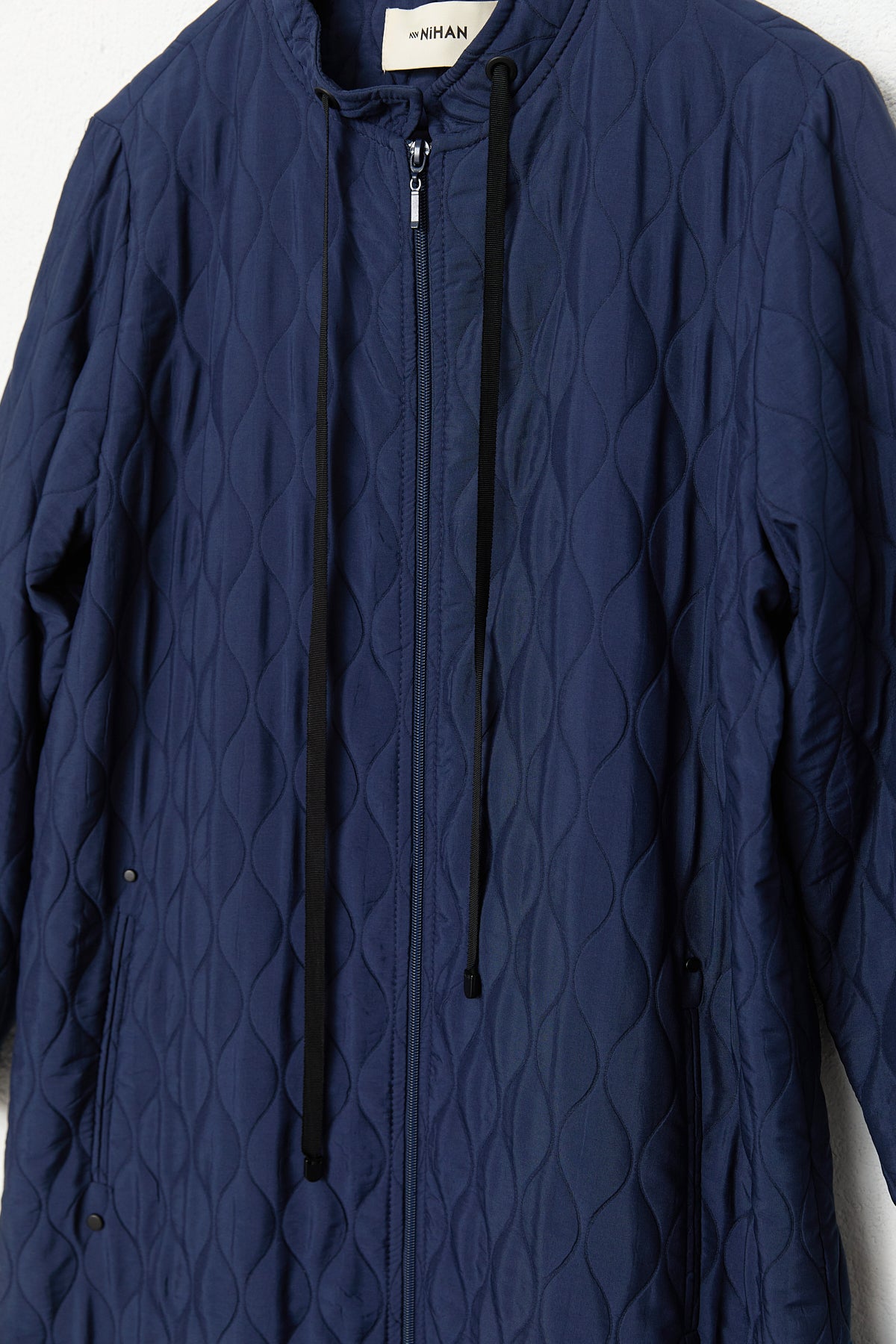 buyuk-beden-ince-kapitone-pardesu-lacivert-267038.jpg