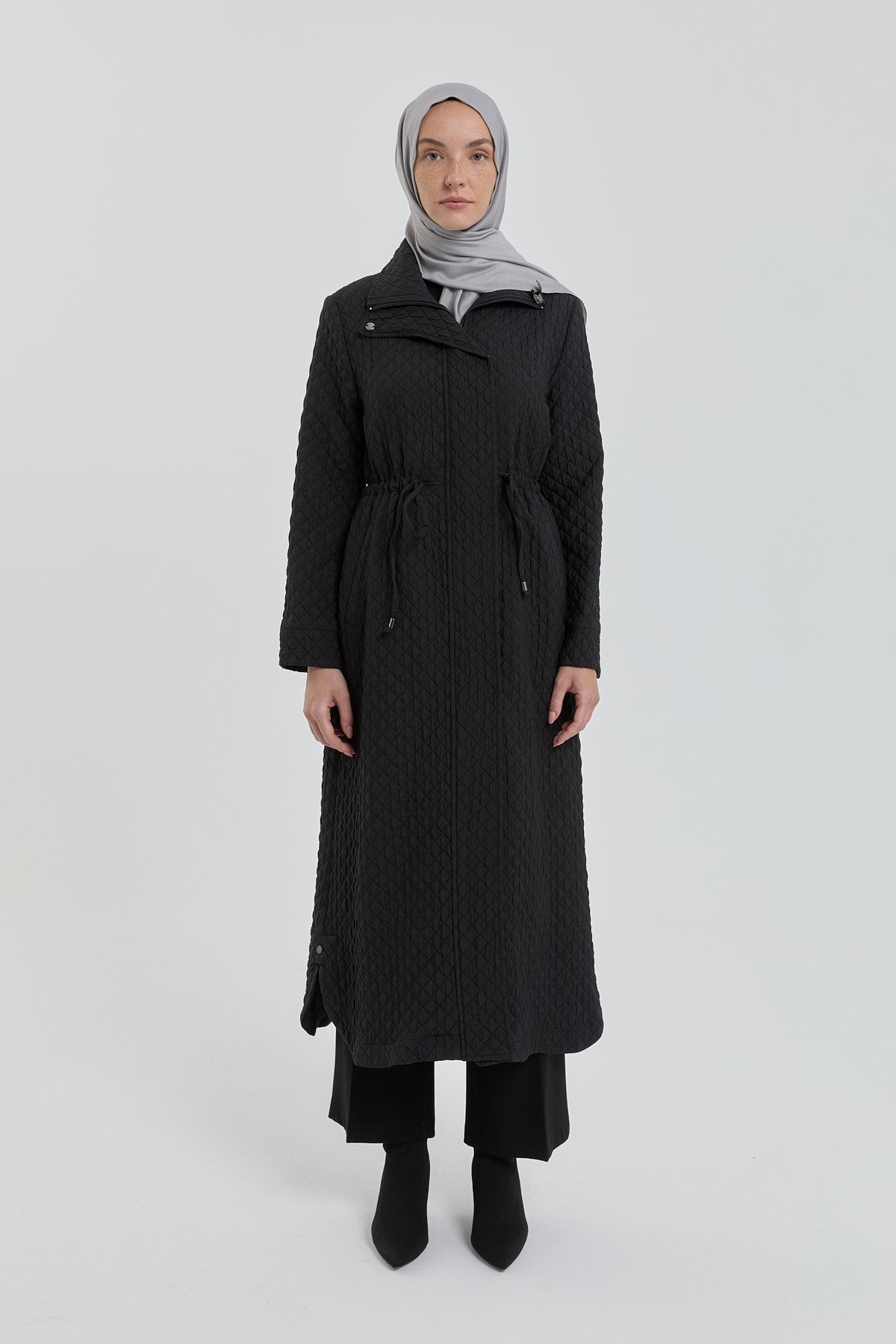 buyuk-beden-ince-kapitone-pardesu-siyah-256999.jpg