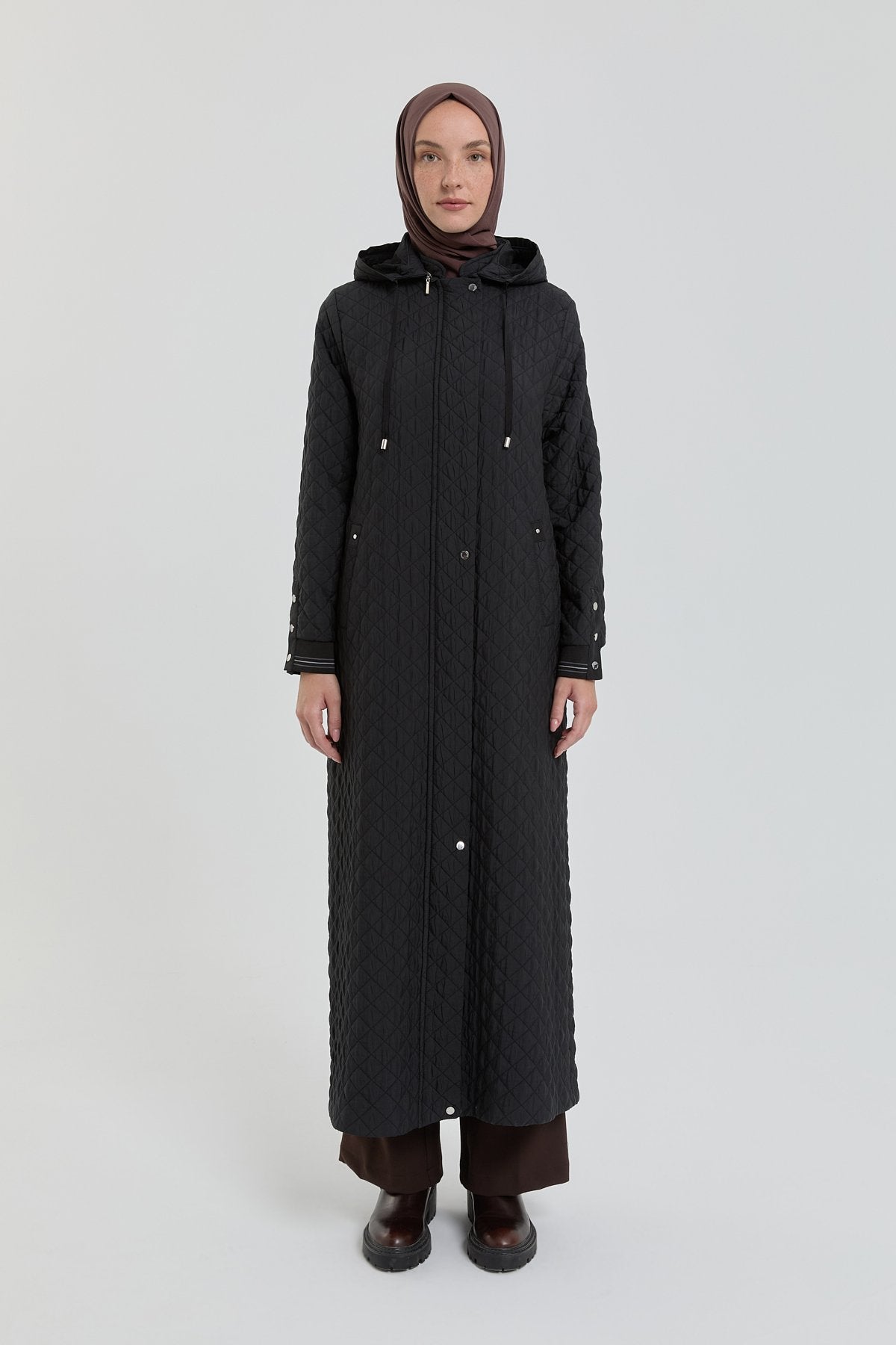 buyuk-beden-ince-kapitone-pardesu-siyah-257015.jpg