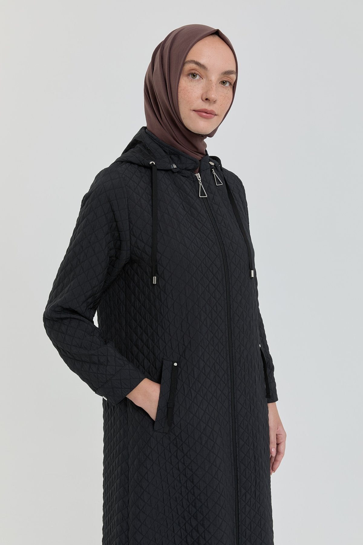 buyuk-beden-ince-kapitone-pardesu-siyah-257048.jpg
