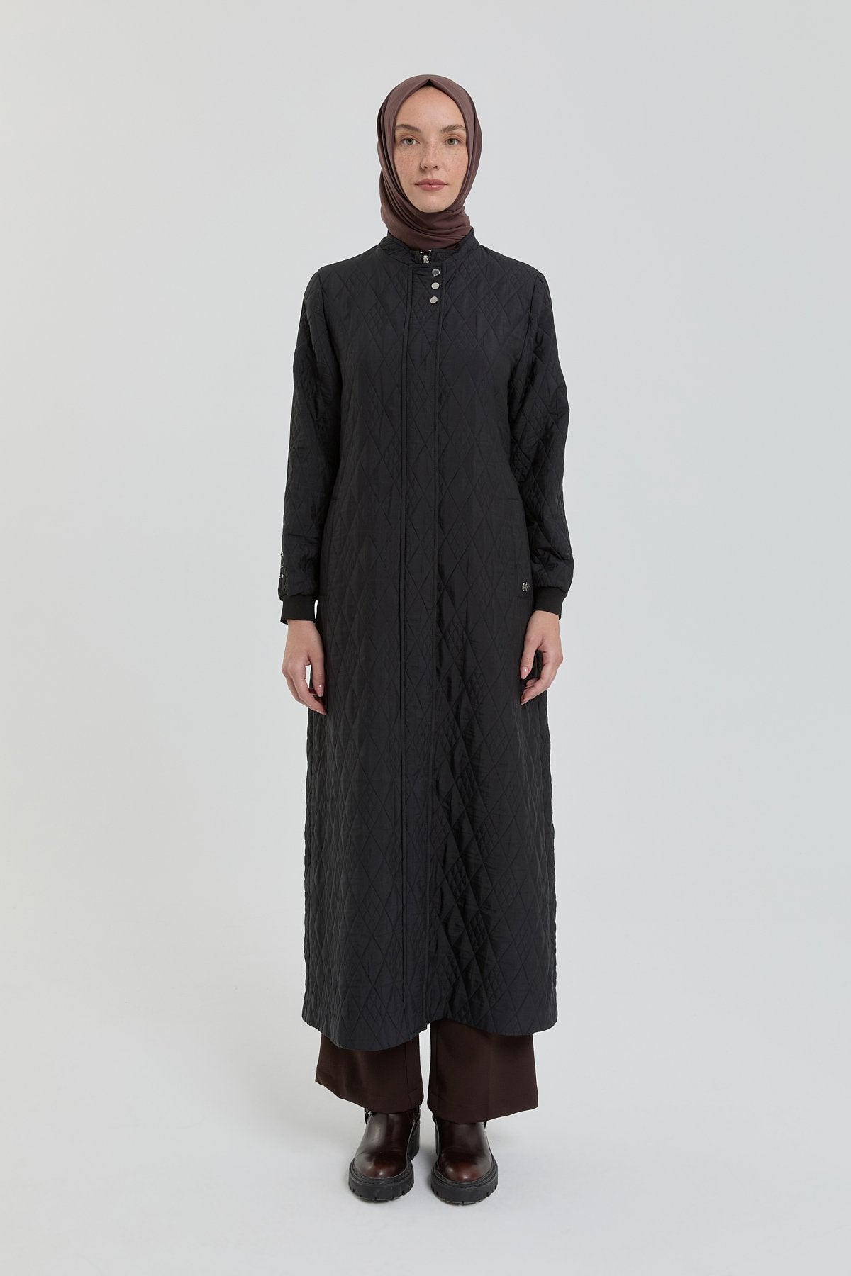 buyuk-beden-ince-kapitone-pardesu-siyah-257079.jpg